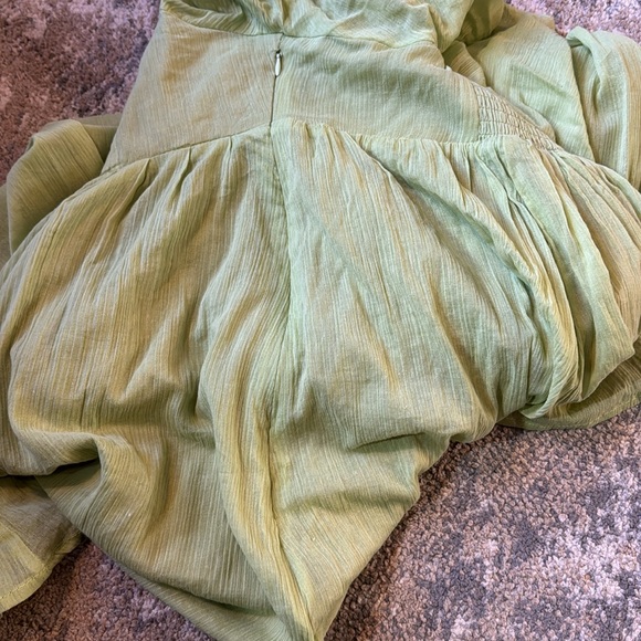 Light green flowy dress 💚 - Picture 5 of 6
